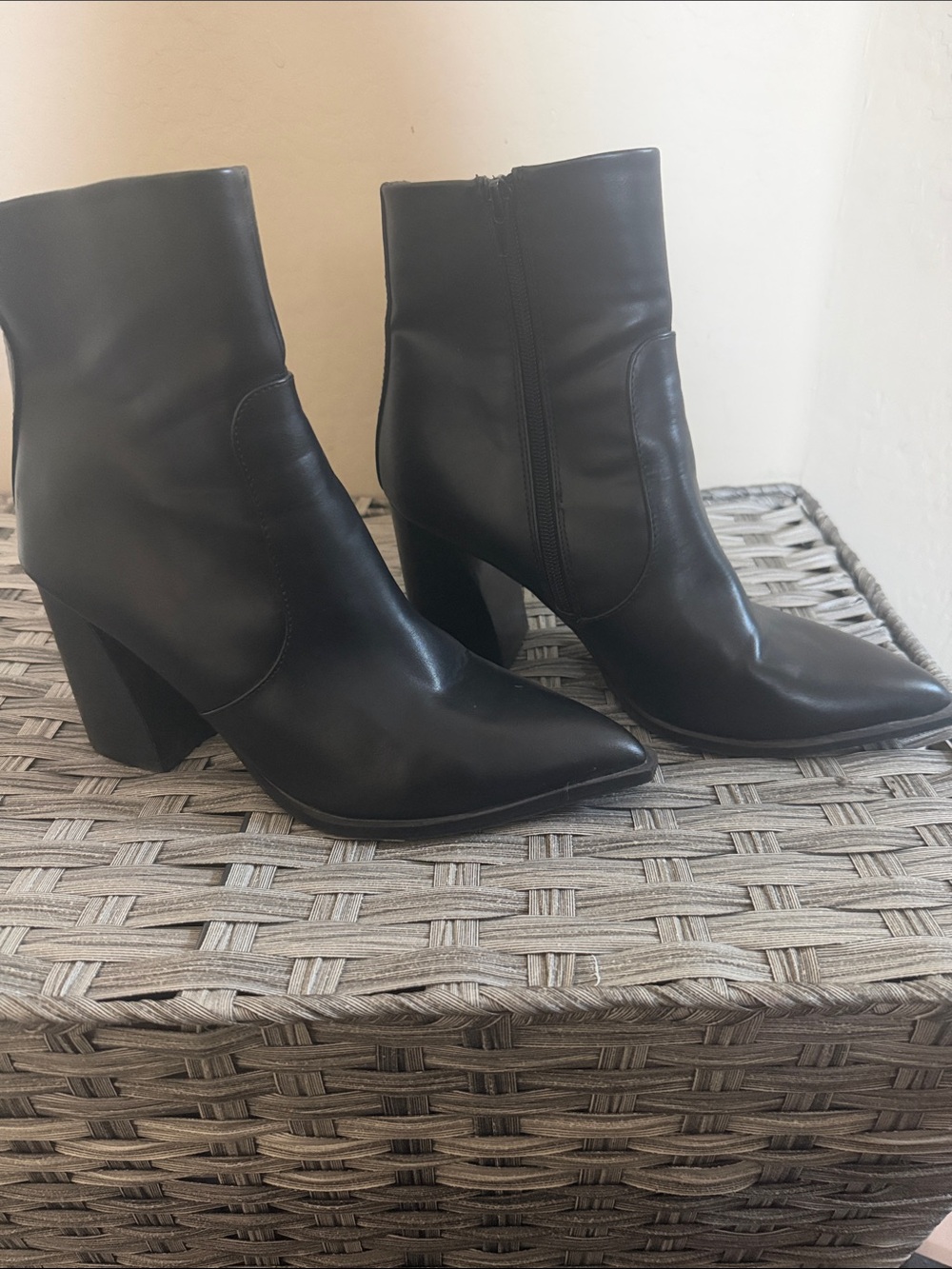 Steve Madden Black Pointed Toe Block Heel Booties
